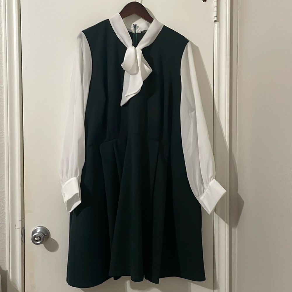 Smak Parlour Chic Green and White Formal Dress Size 4X